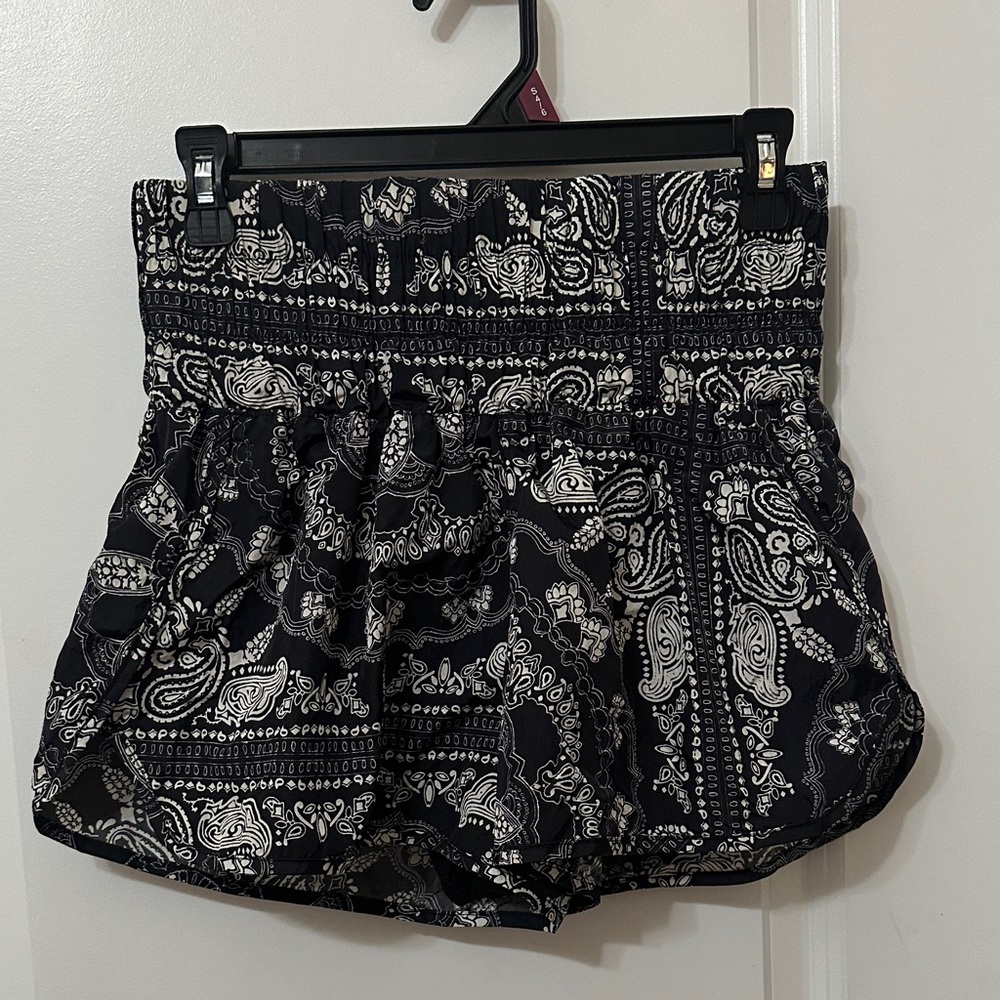 Free People black/white movement shorts. Medium